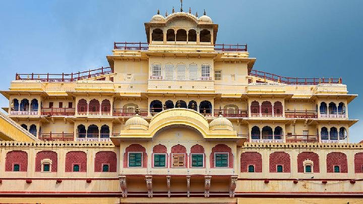Menjelajahi Kemewahan Istana Kota Jaipur di Sabha Niwas