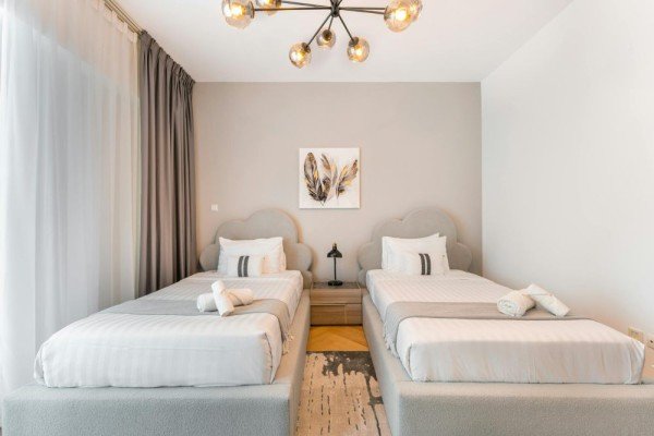 Hotel vs Hostel vs Airbnb: Apa Pilihan Terbaik untuk Liburan Anda?